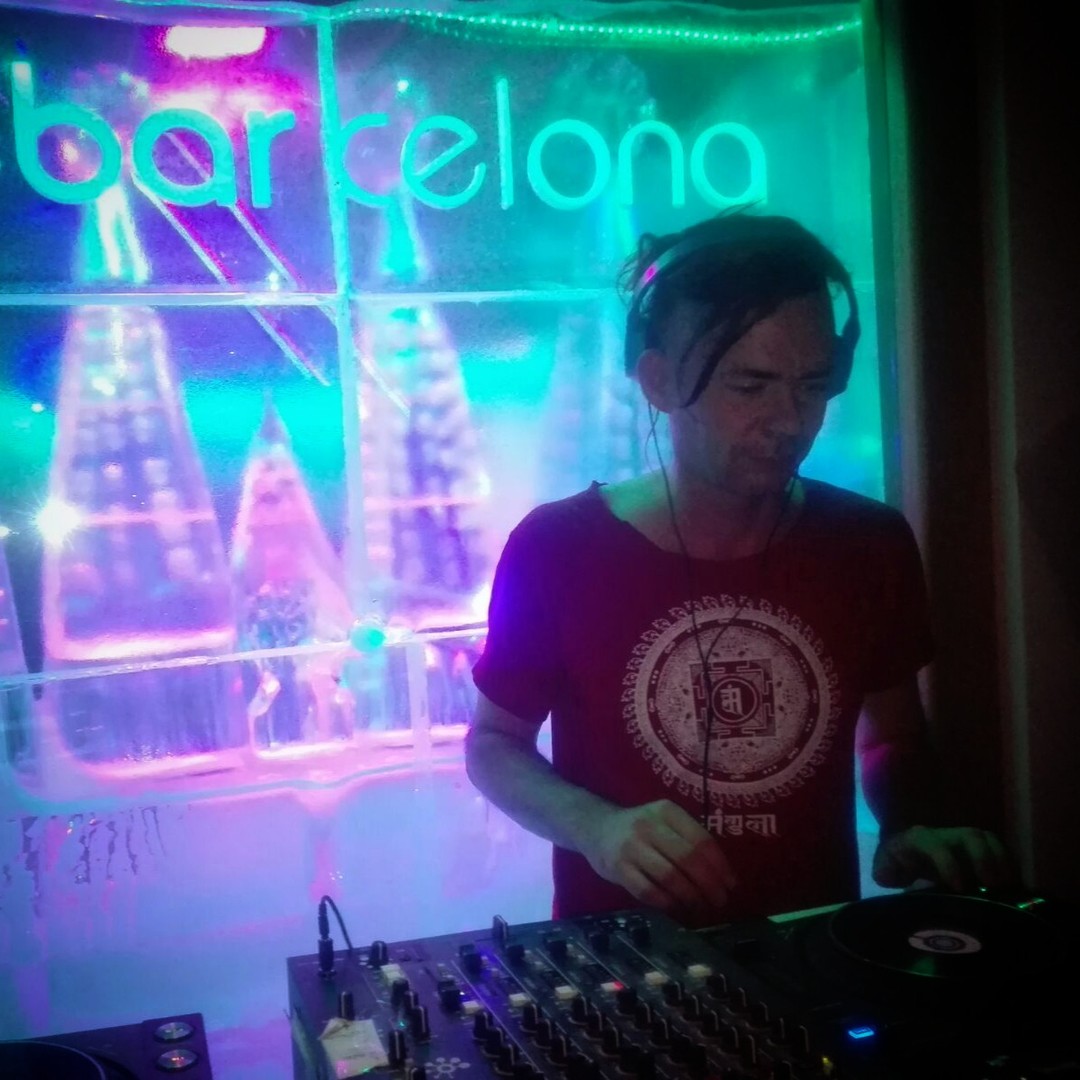 Tonight I am DJing @Ice Bar Barcelona on the seafront from 11pm - 3am. 
Deep & Classic House Music!